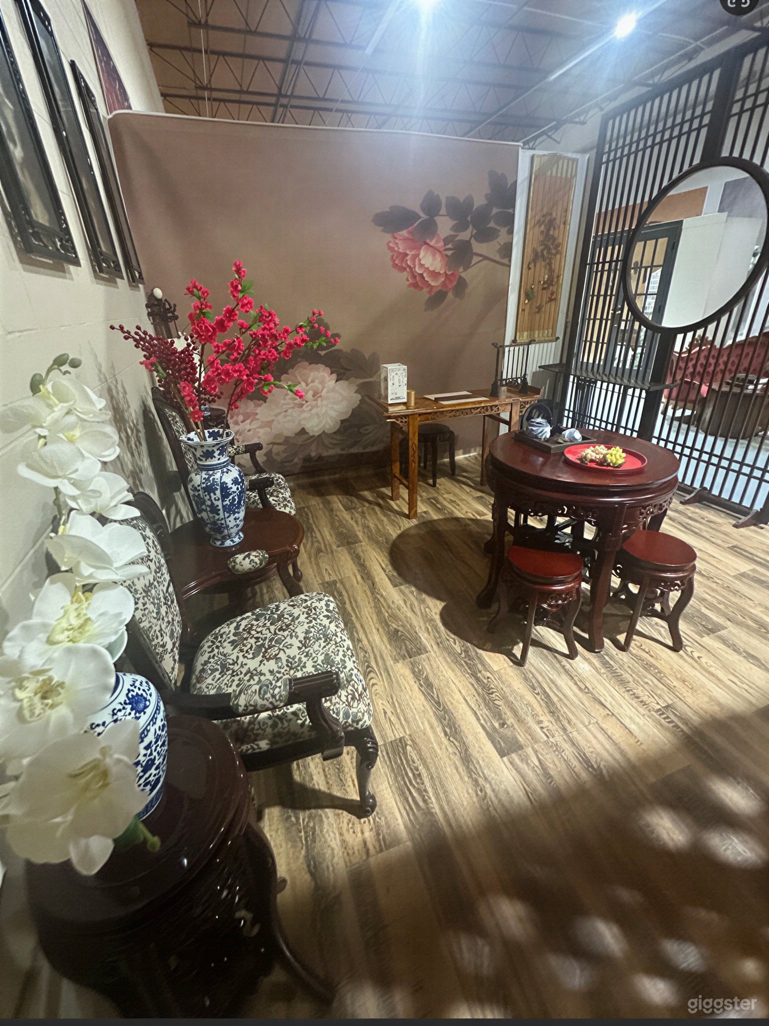 Authentic Chinese Room Studio Set with Lanterns, Tea Table Photo 1