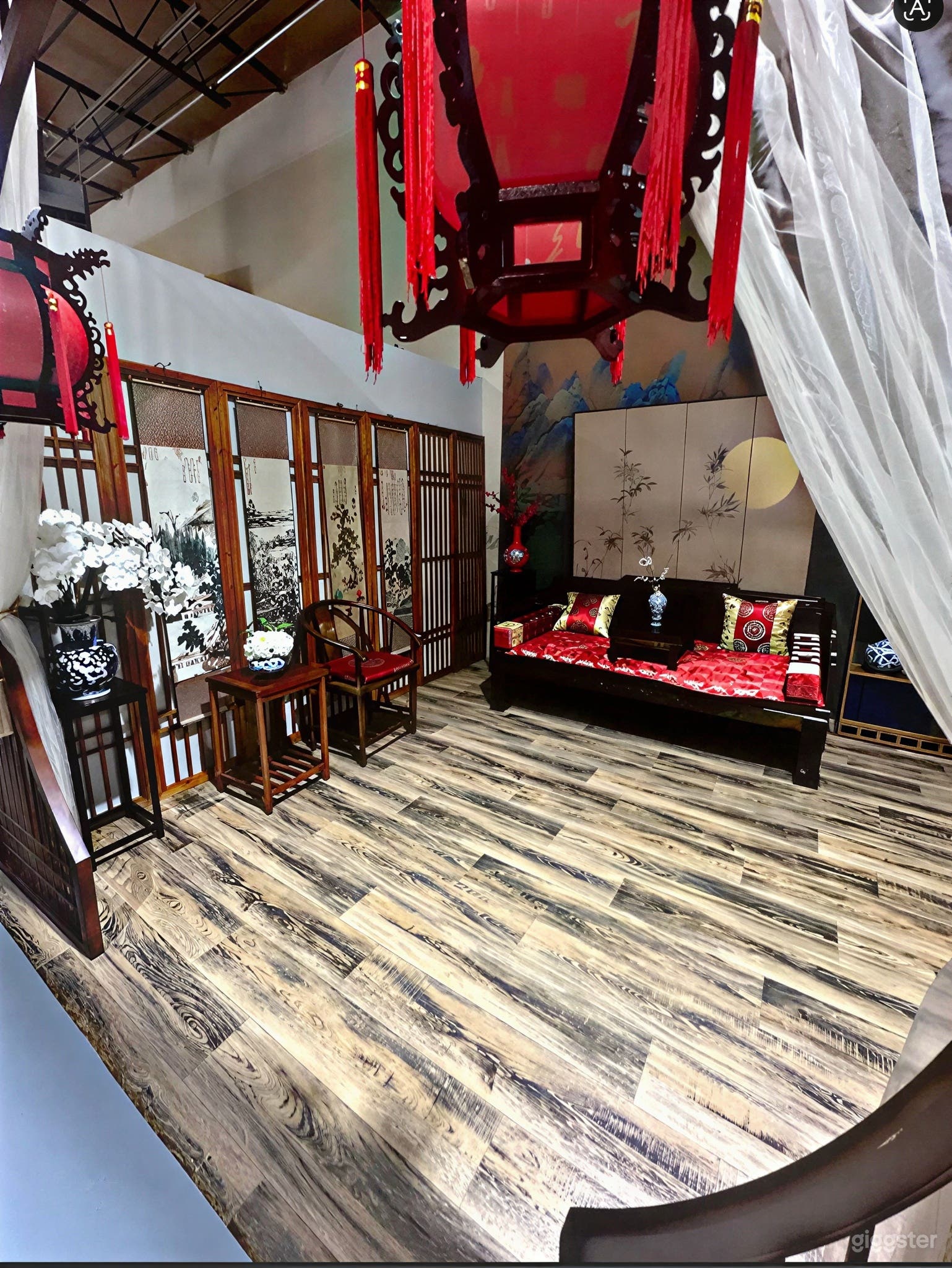 Authentic Chinese Room Studio Set with Lanterns, Tea Table Photo 4