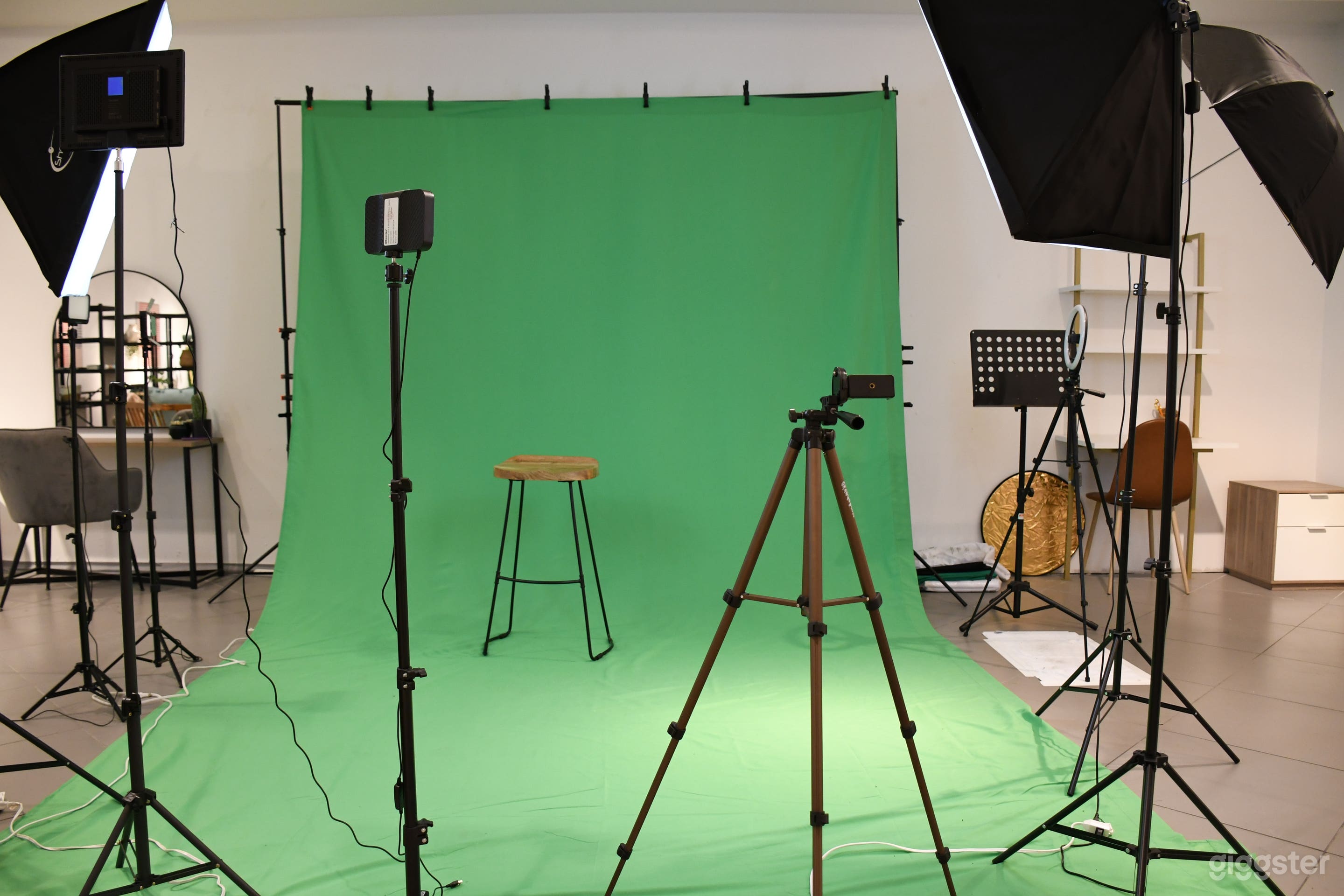 Versatile Photoshoot Space Photo 1