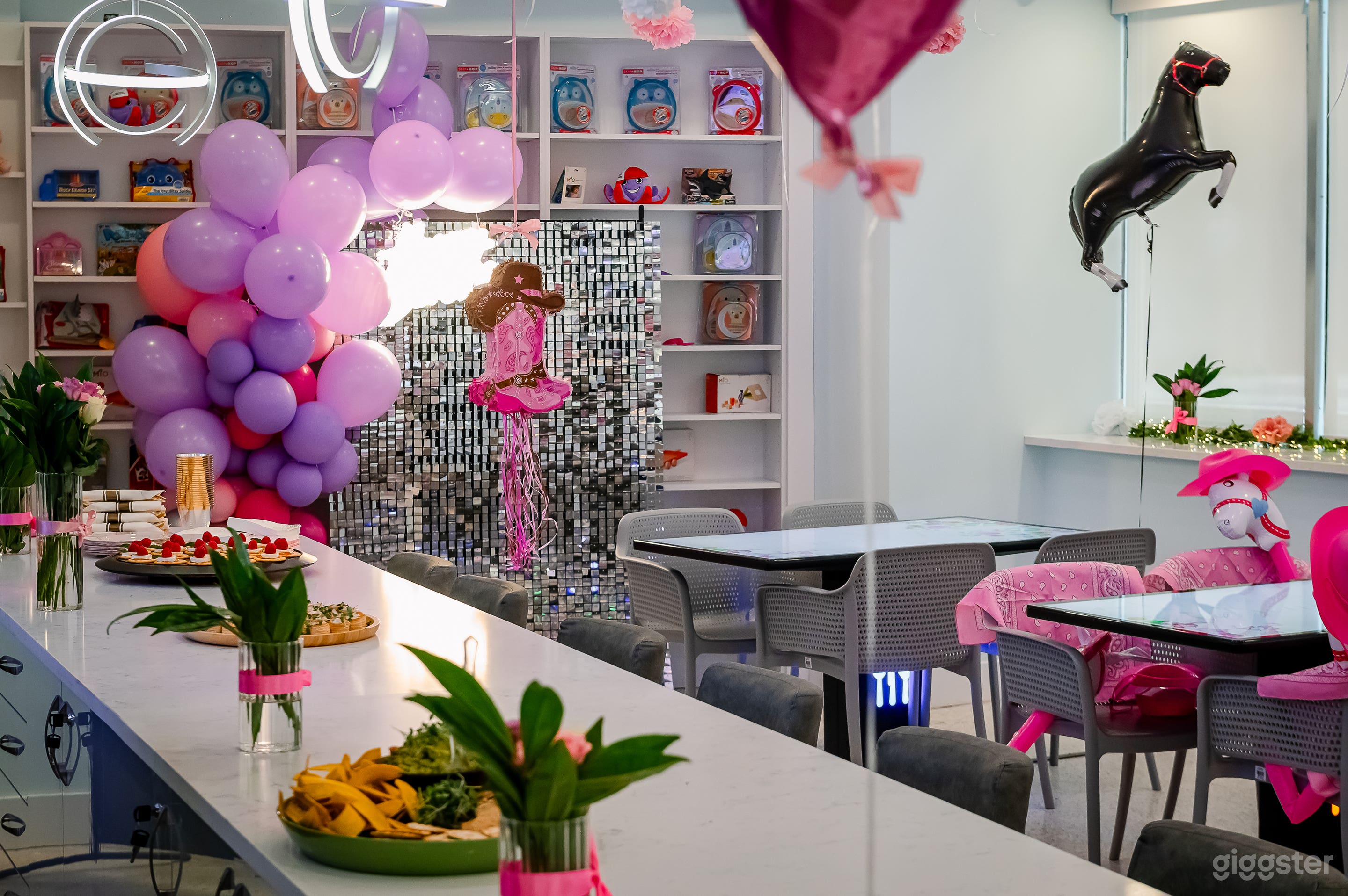 Events | Modern NYC Café | Interactive Tables Photo 3