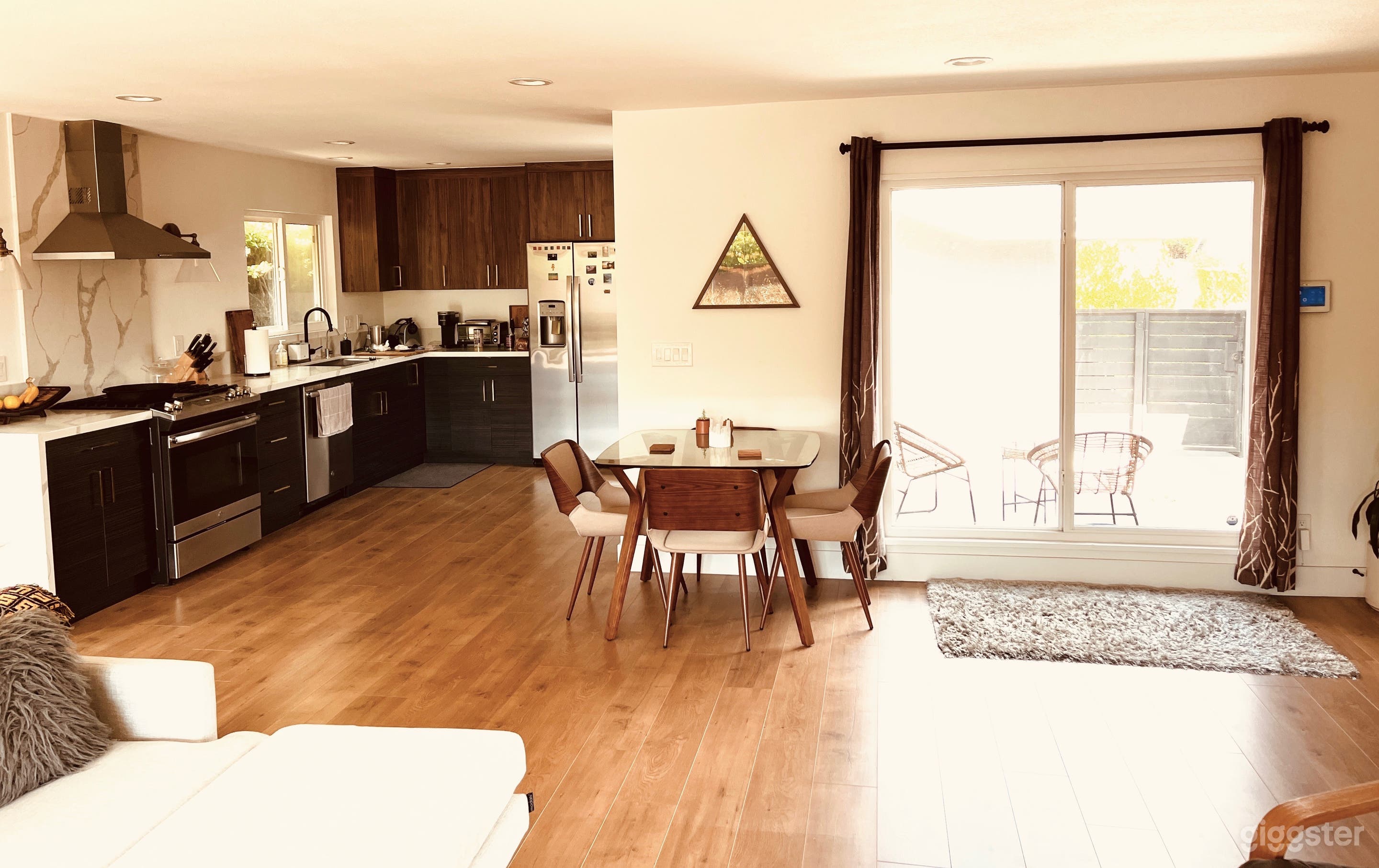 Modern design living room &amp; kitchen