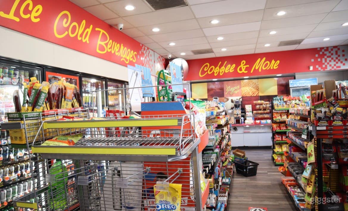 Complete and Functioning Food Mart Photo 2