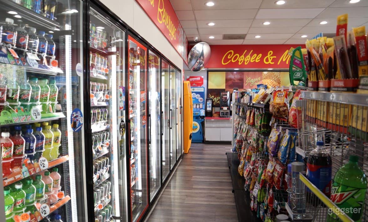 Complete and Functioning Food Mart Photo 3