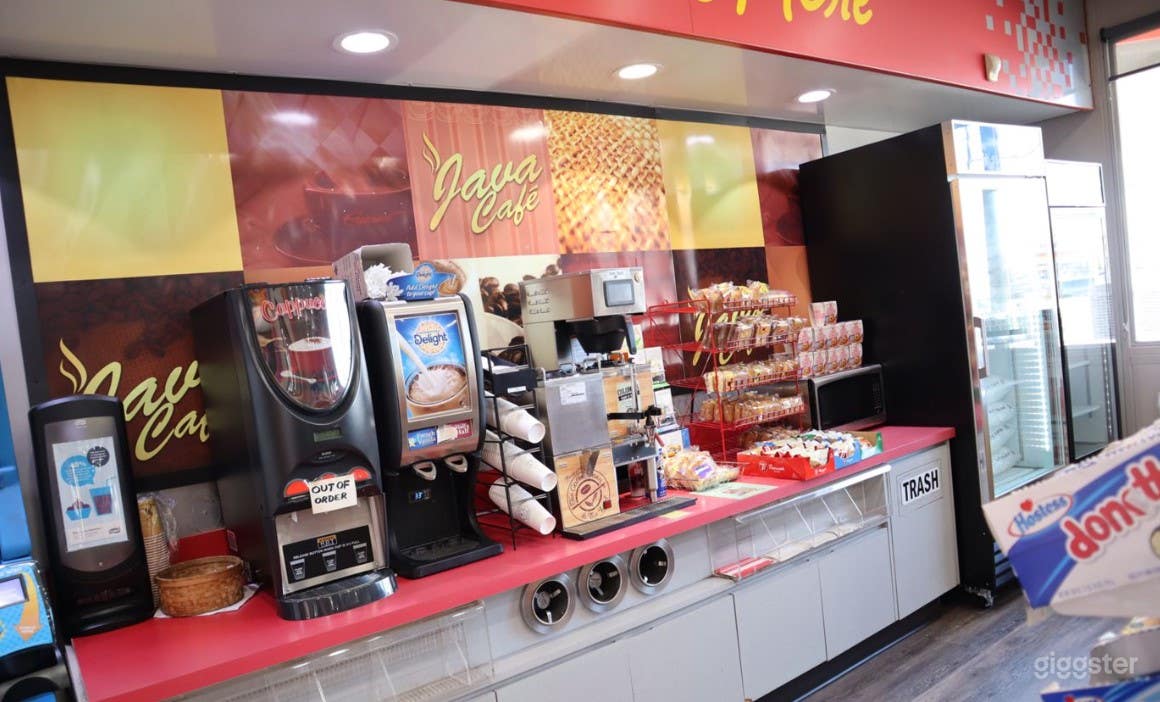 Complete and Functioning Food Mart Photo 4