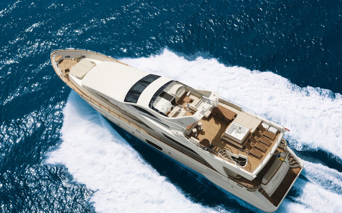 Azimut 105” Yacht Photo 2