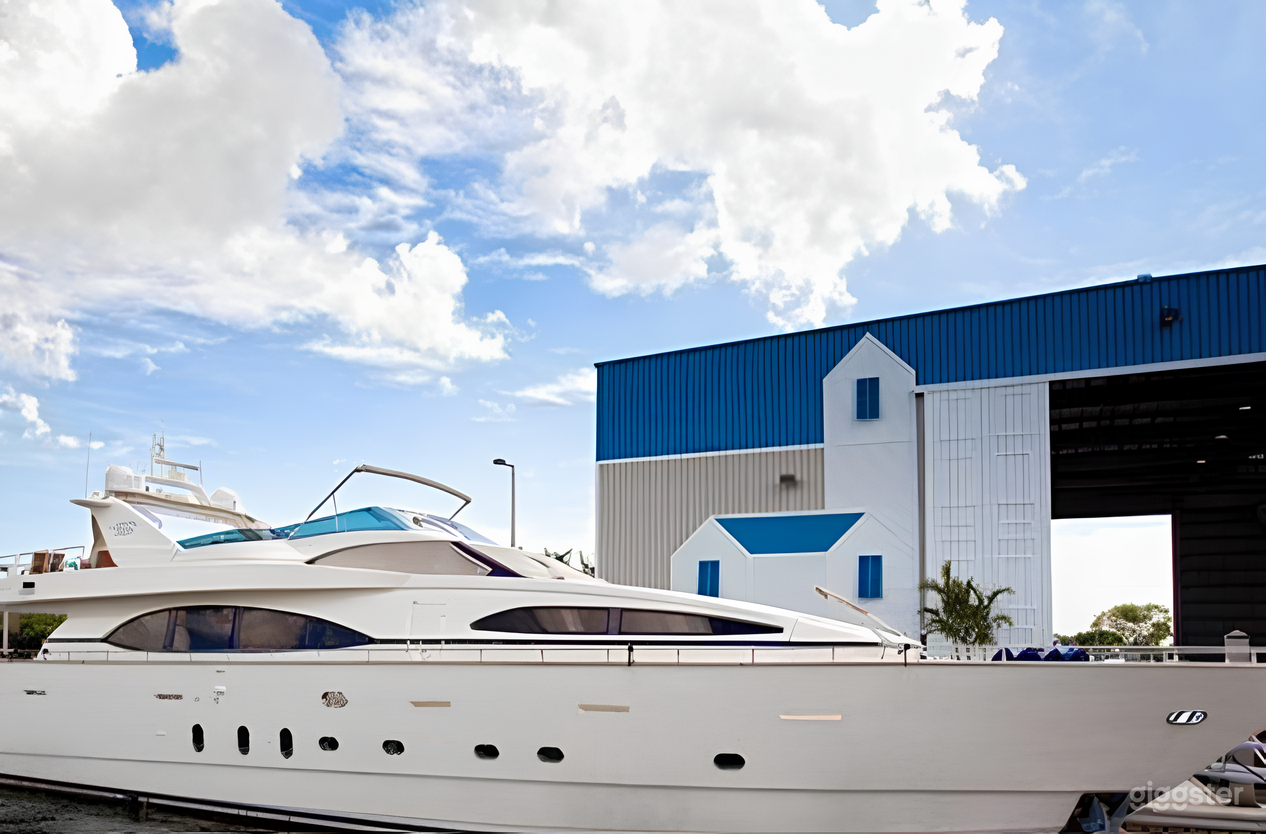 Azimut 105” Yacht Photo 3