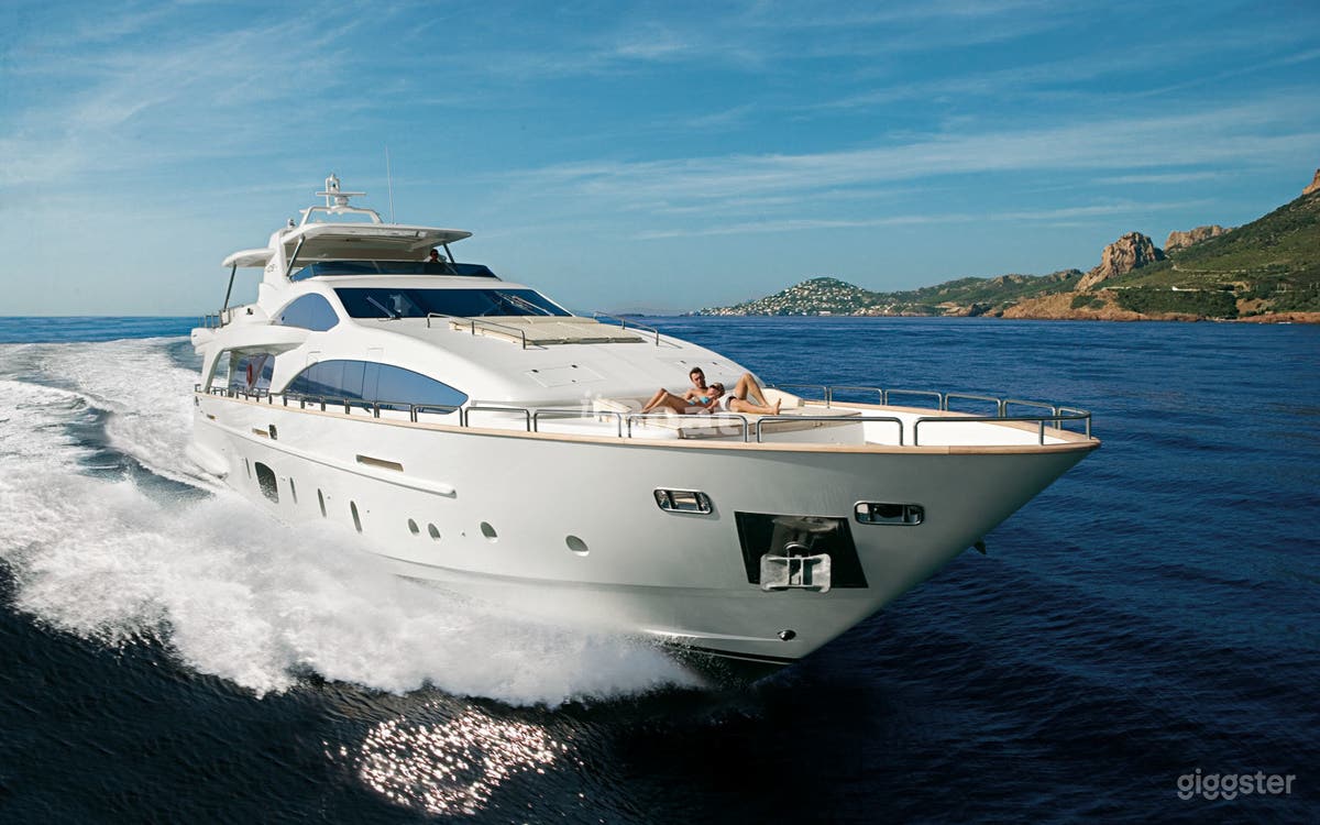 Azimut 105” Yacht Photo 1