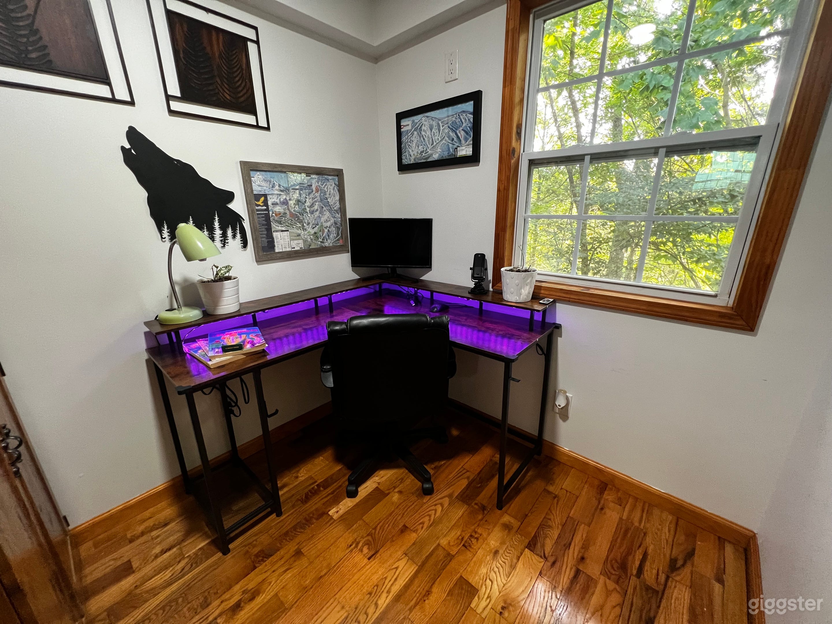 Secluded Red Cabin in the Great Smoky Mountains Photo 4