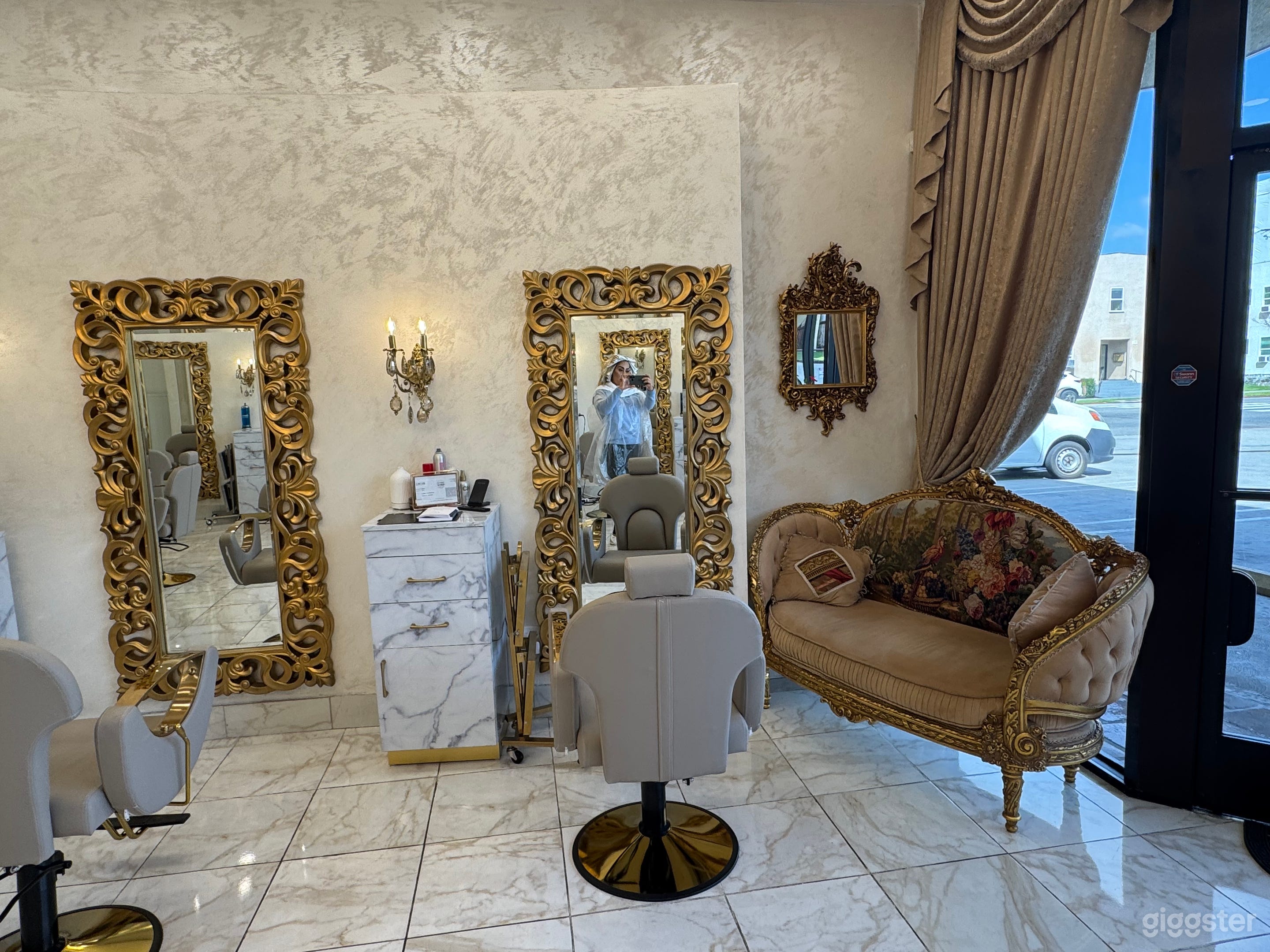 Luxury hair salon for filming Photo 2