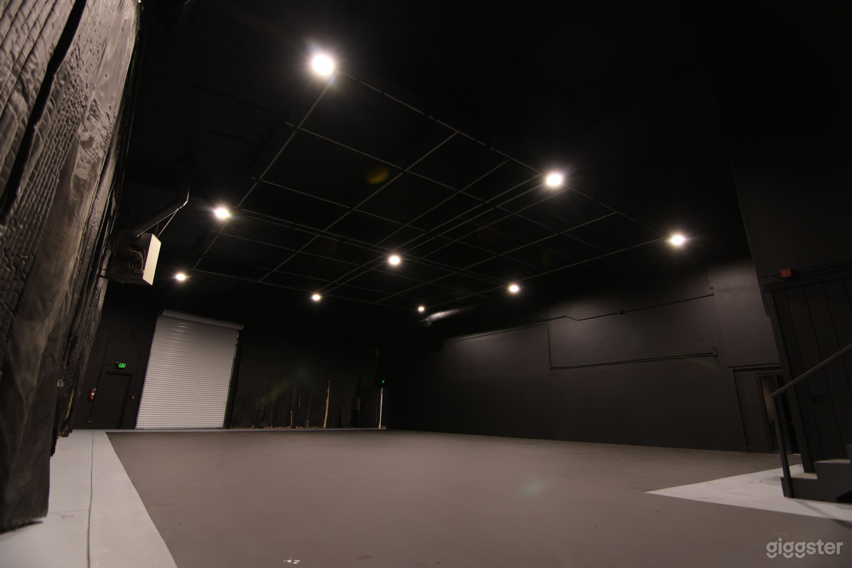REMODELED STATE OF THE ART SOUND STAGE IN GLENDALE Photo 3