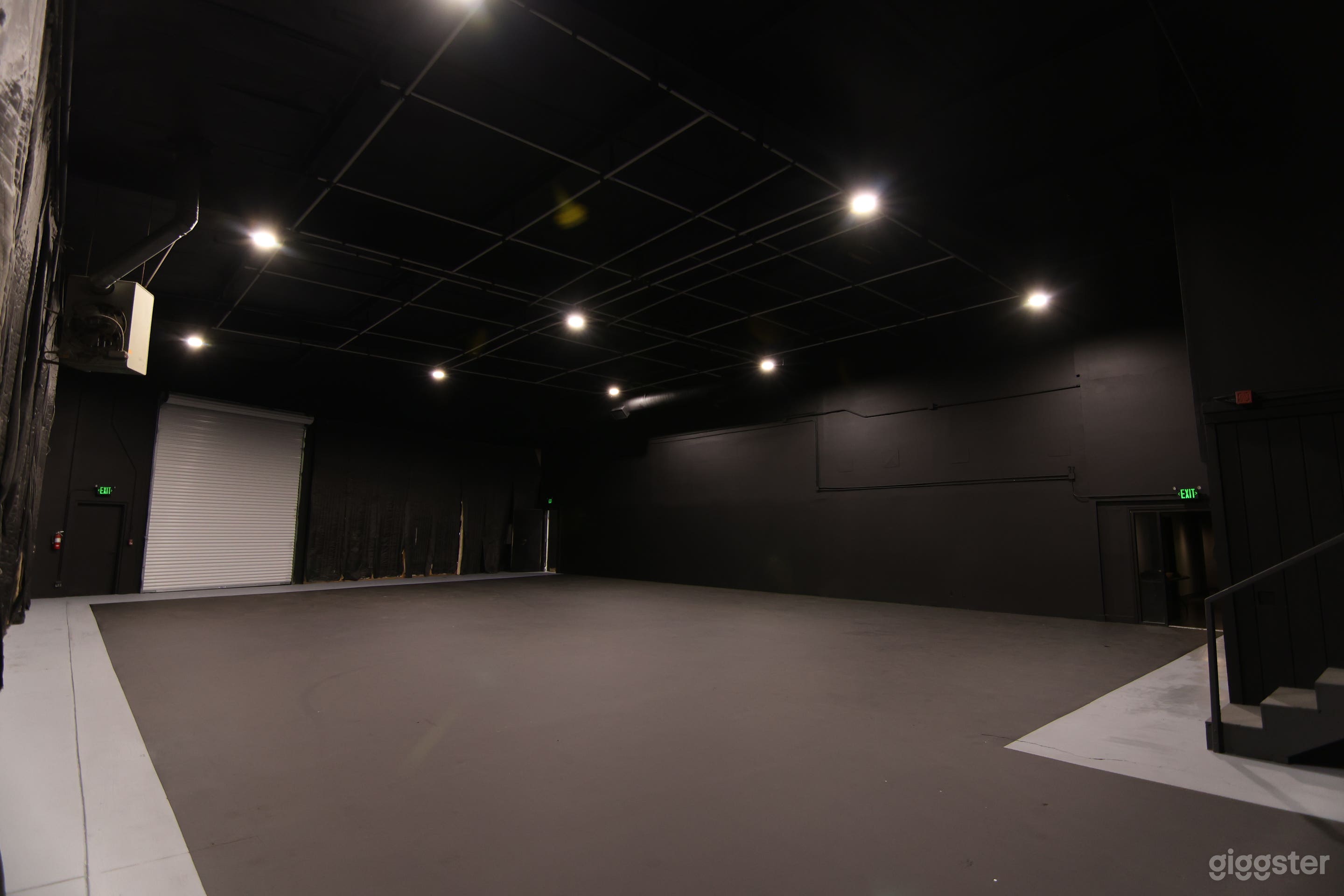 REMODELED STATE OF THE ART SOUND STAGE IN GLENDALE Photo 1