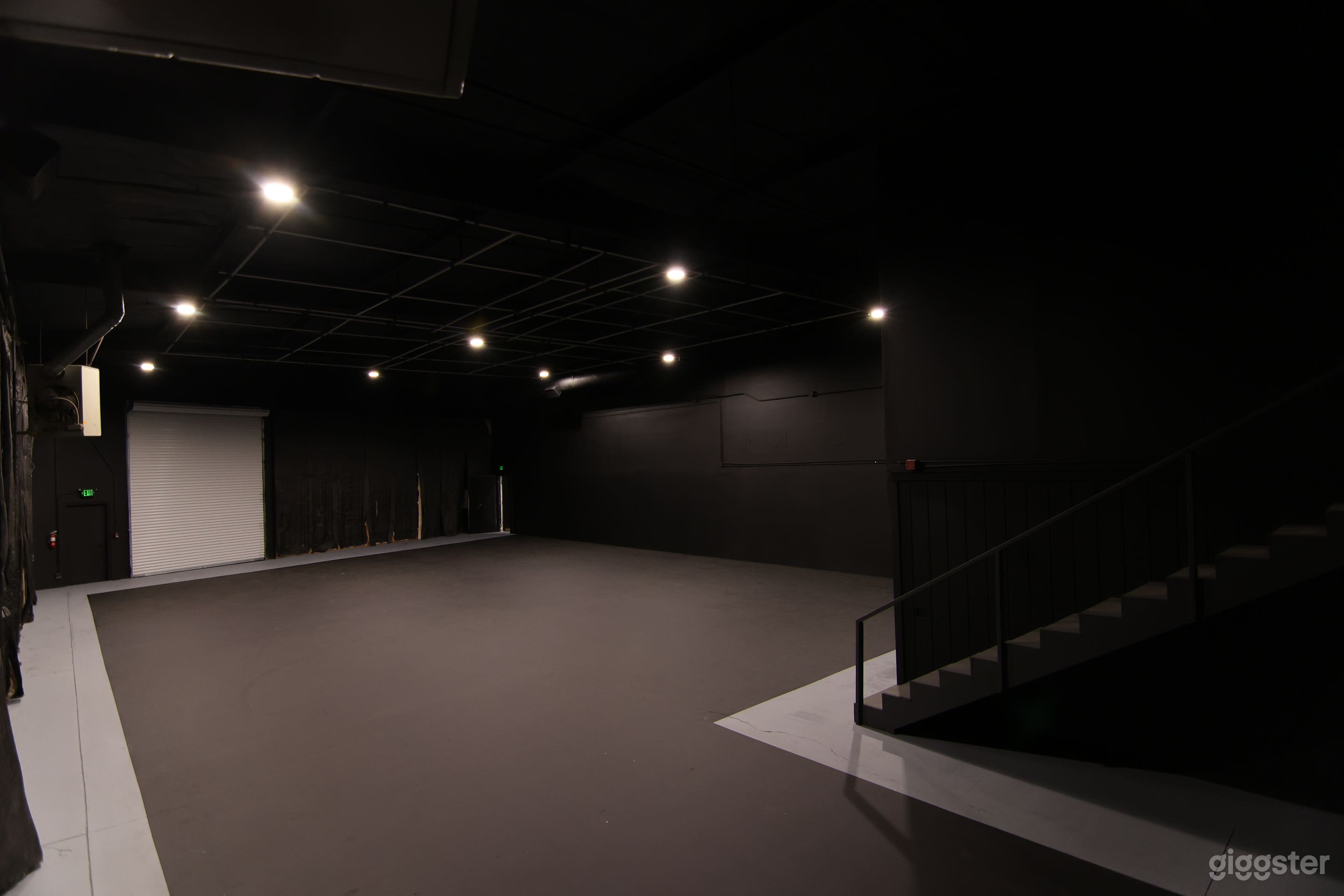 REMODELED STATE OF THE ART SOUND STAGE IN GLENDALE Photo 4