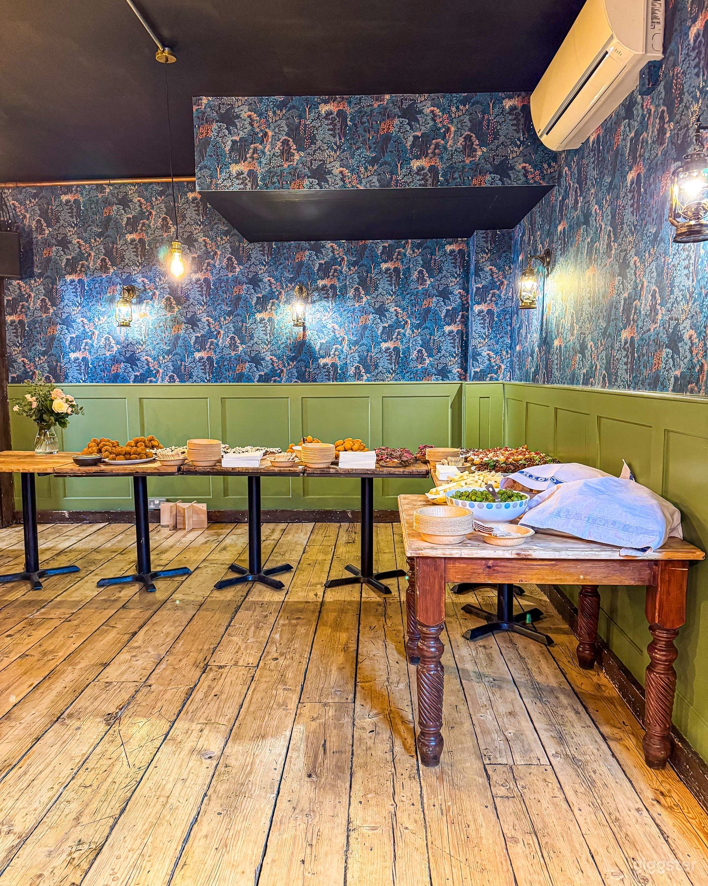 Authentic Italian Restaurant Photo 1