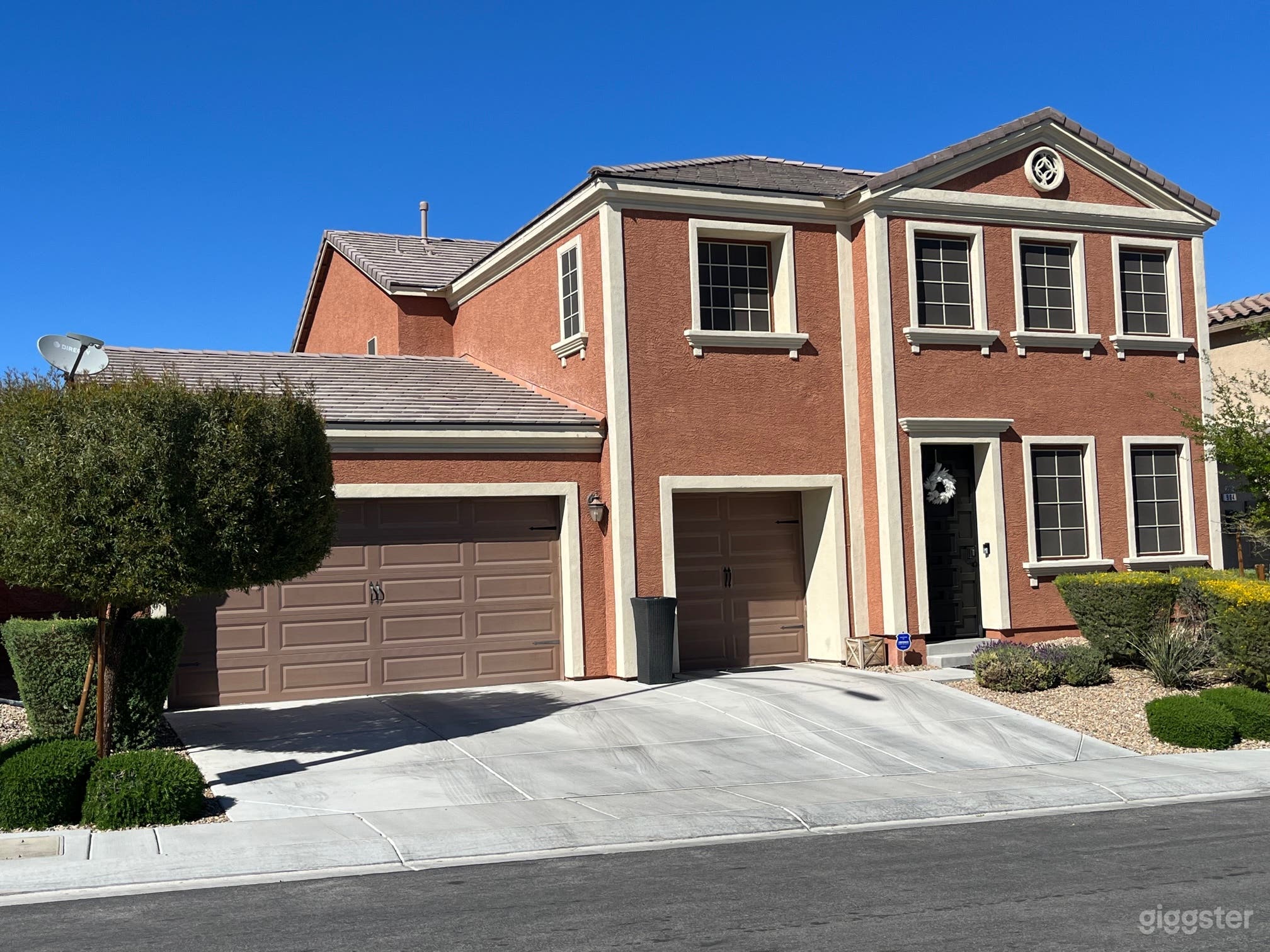 Distinctive Property for Production Photo 4