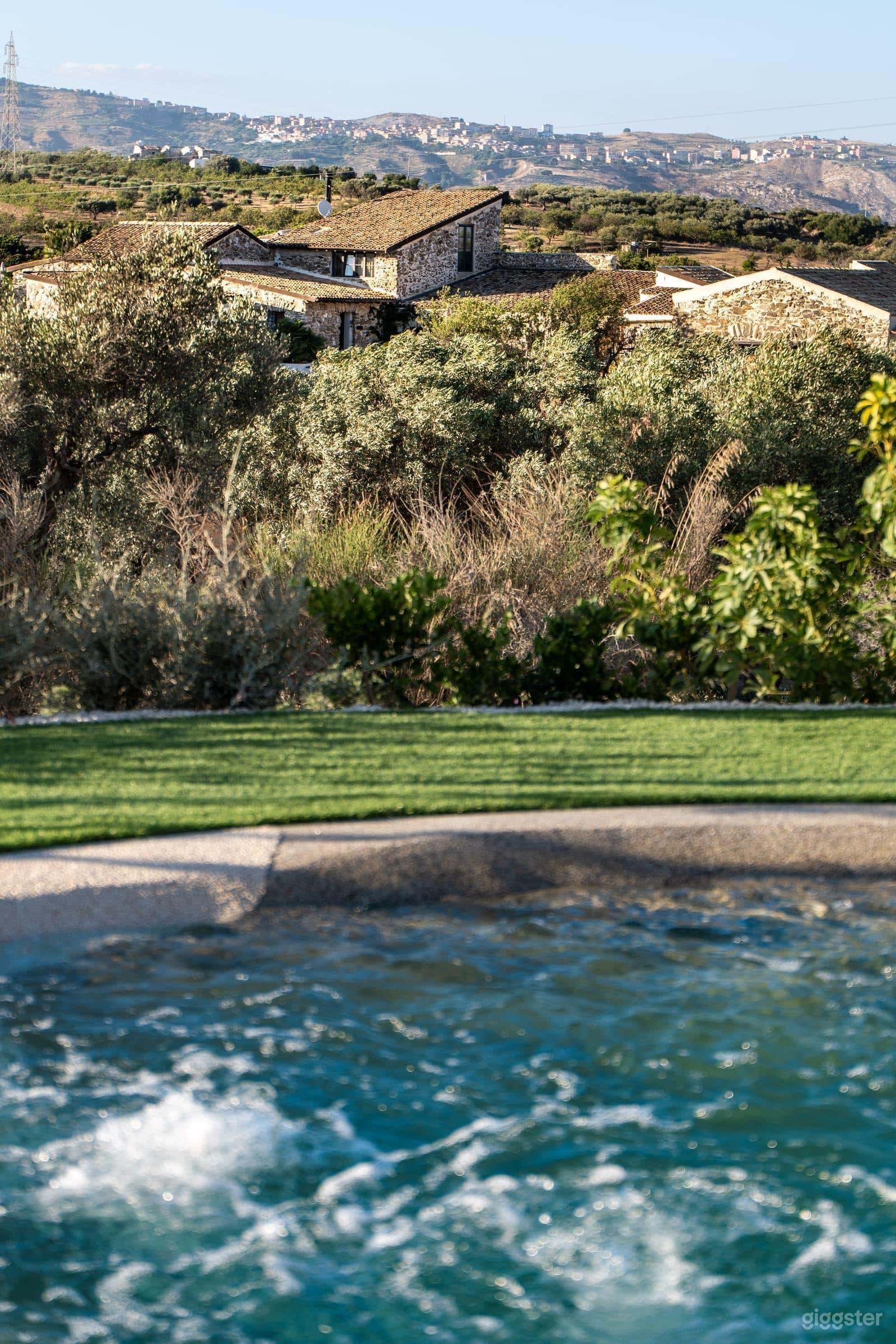 Foto di Two Panoramic Pools in an Authentic Sicilian Estate 2