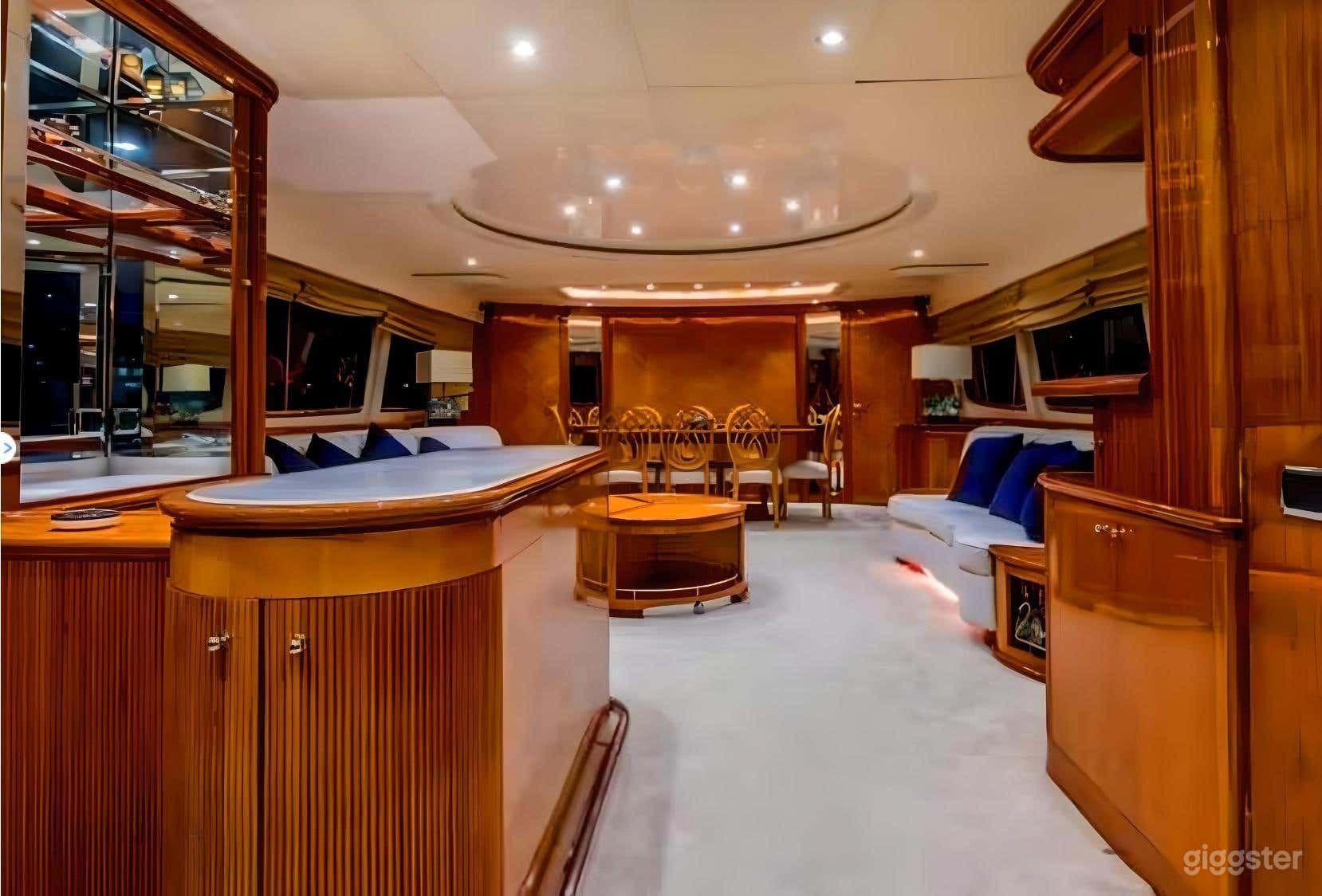 100' AZIMUT YACHT Photo 4
