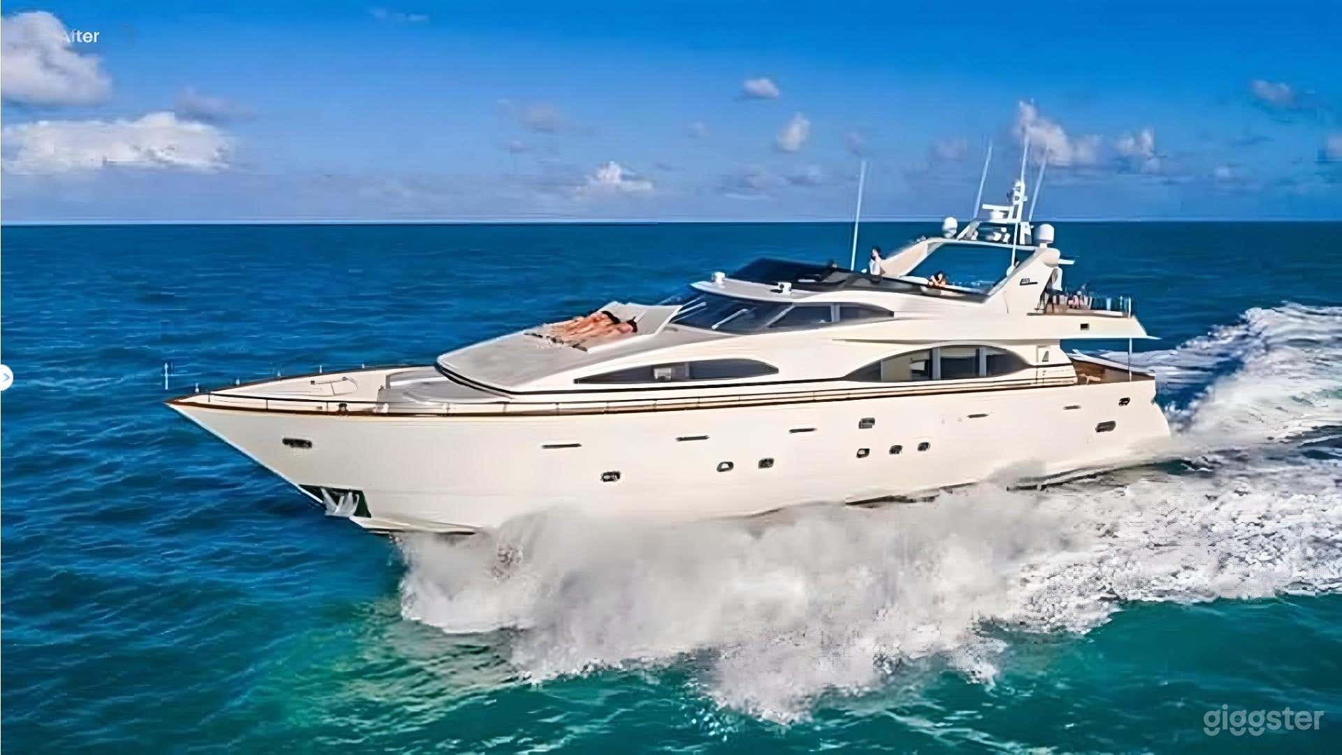 100' AZIMUT YACHT Photo 1