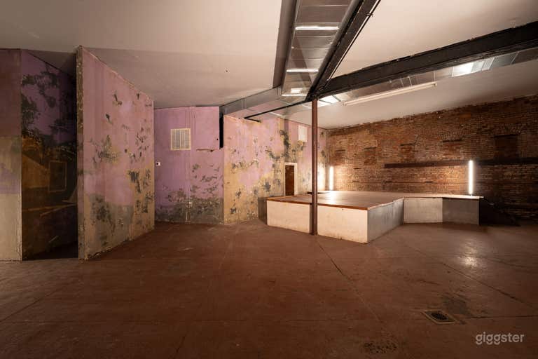  Industrial Warehouse with Stage and Bar in Bushwick 