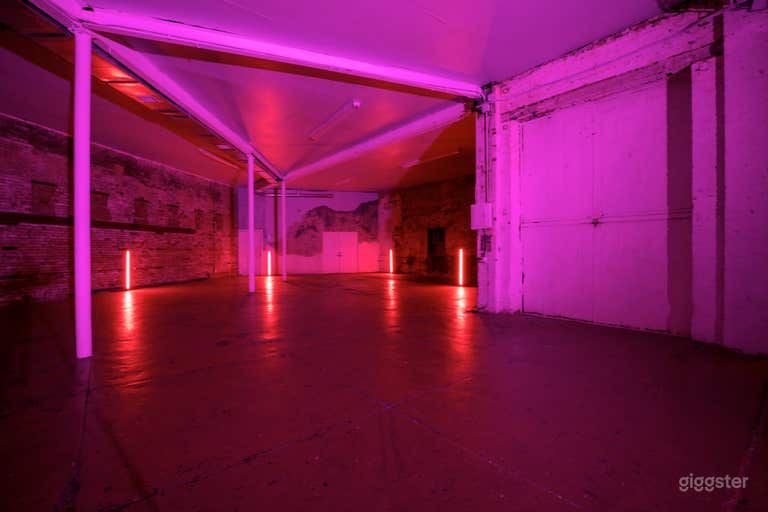  Industrial Warehouse with Stage and Bar in Bushwick 