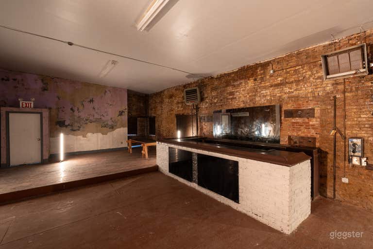  Industrial Warehouse with Stage and Bar in Bushwick 