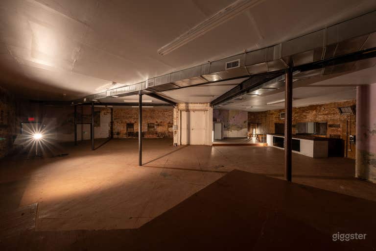  Industrial Warehouse with Stage and Bar in Bushwick 