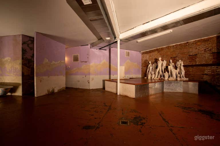  Industrial Warehouse with Stage and Bar in Bushwick 