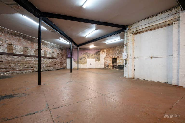  Industrial Warehouse with Stage and Bar in Bushwick 