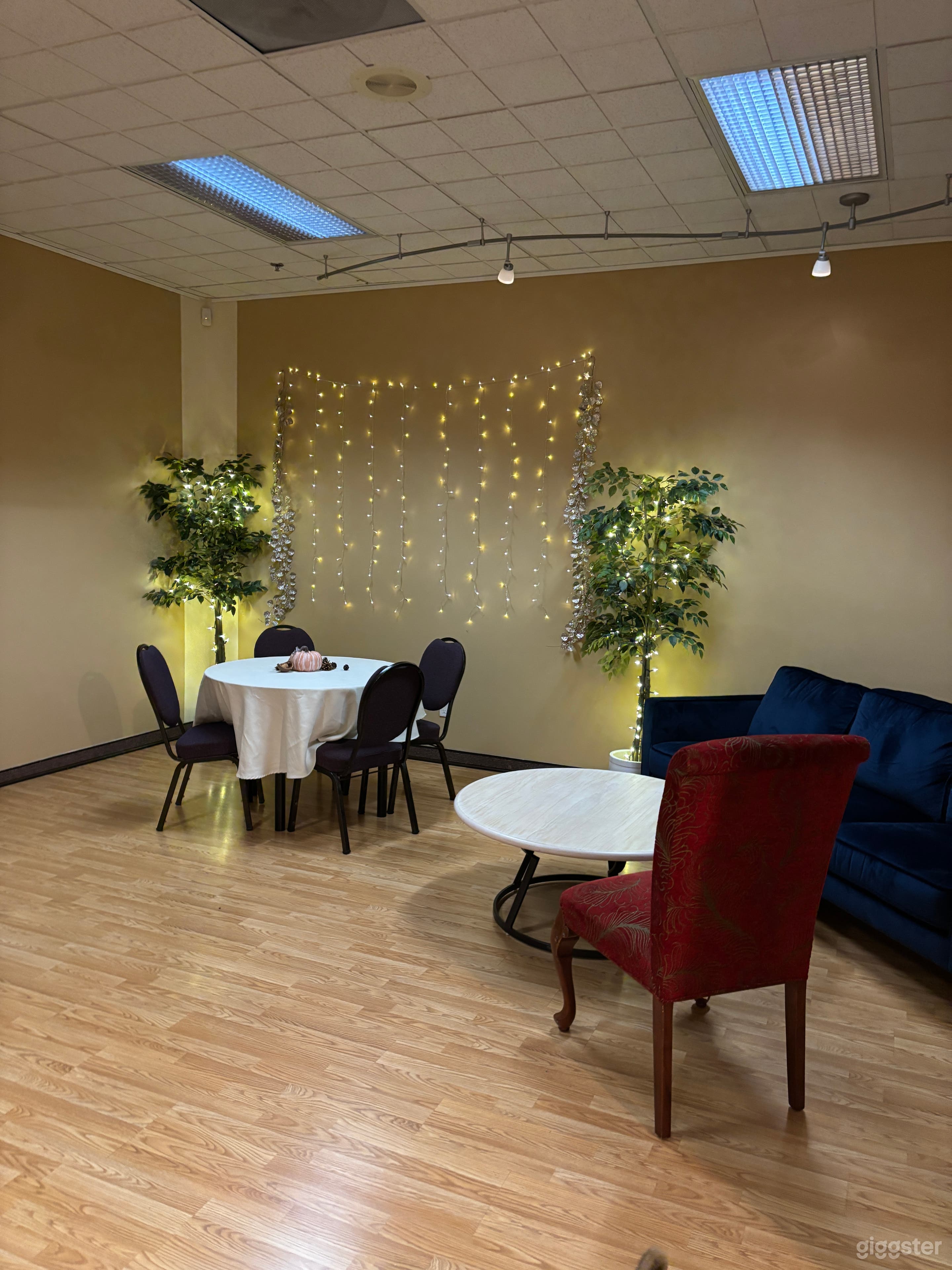 Many different furniture arrangements to 