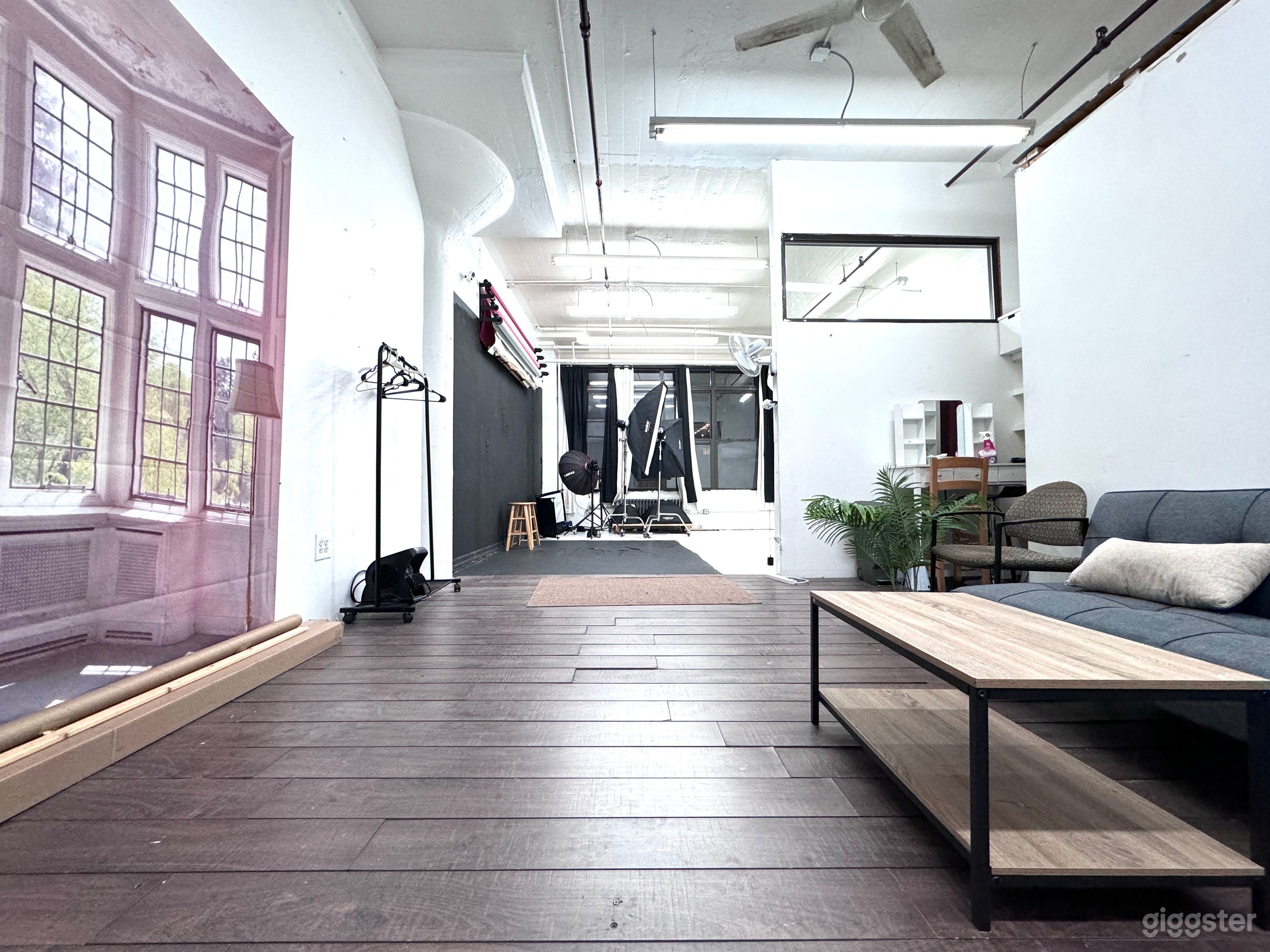 Day light photo studio With Cyc Infinity Wall Photo 1