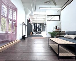  Day light photo studio With Cyc Infinity Wall 