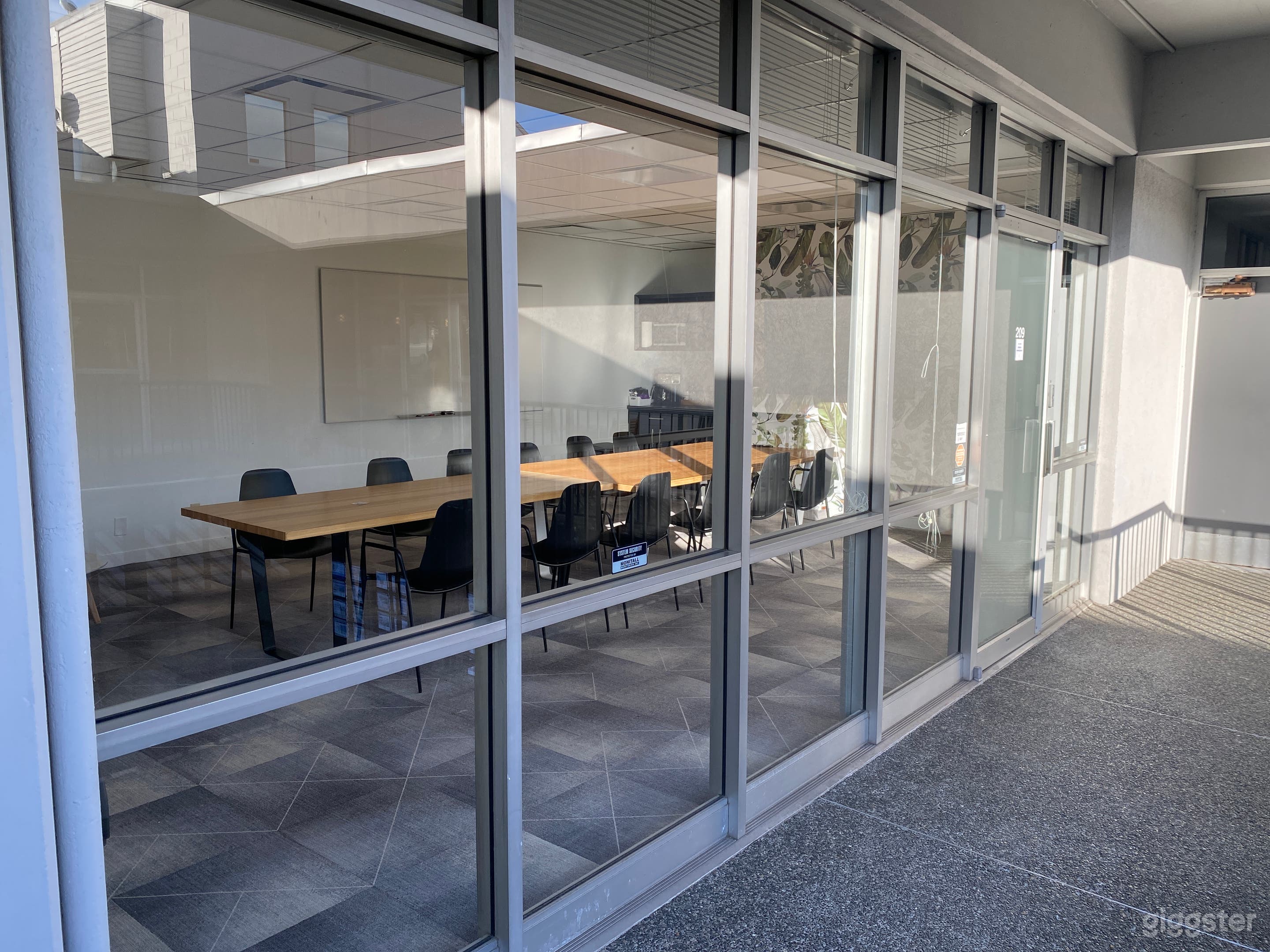 Large Private Meeting Space with Kitchenette Photo 3