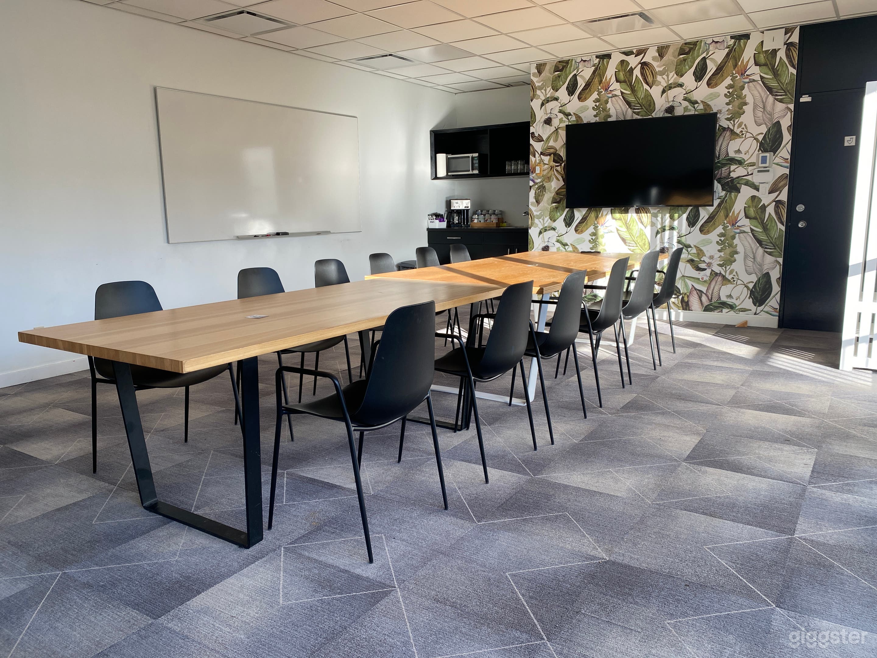 Large Private Meeting Space with Kitchenette Photo 1