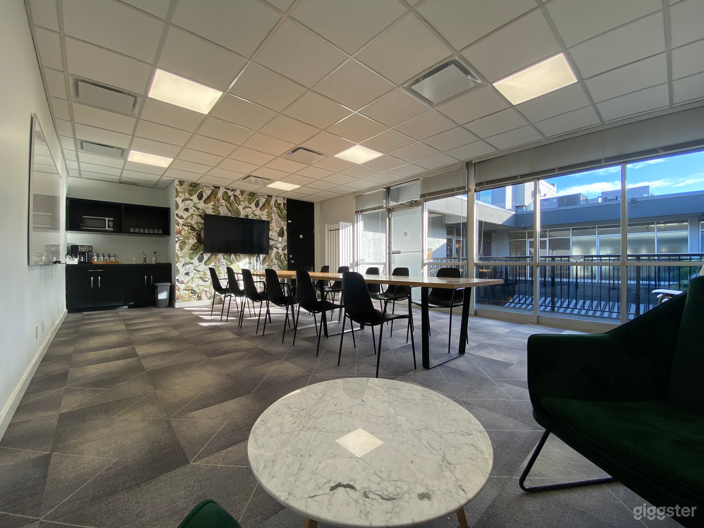 Large Private Meeting Space with Kitchenette Photo 2