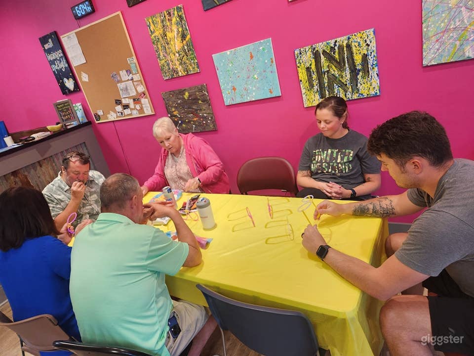 A private party room  for painting and parties! Photo 2