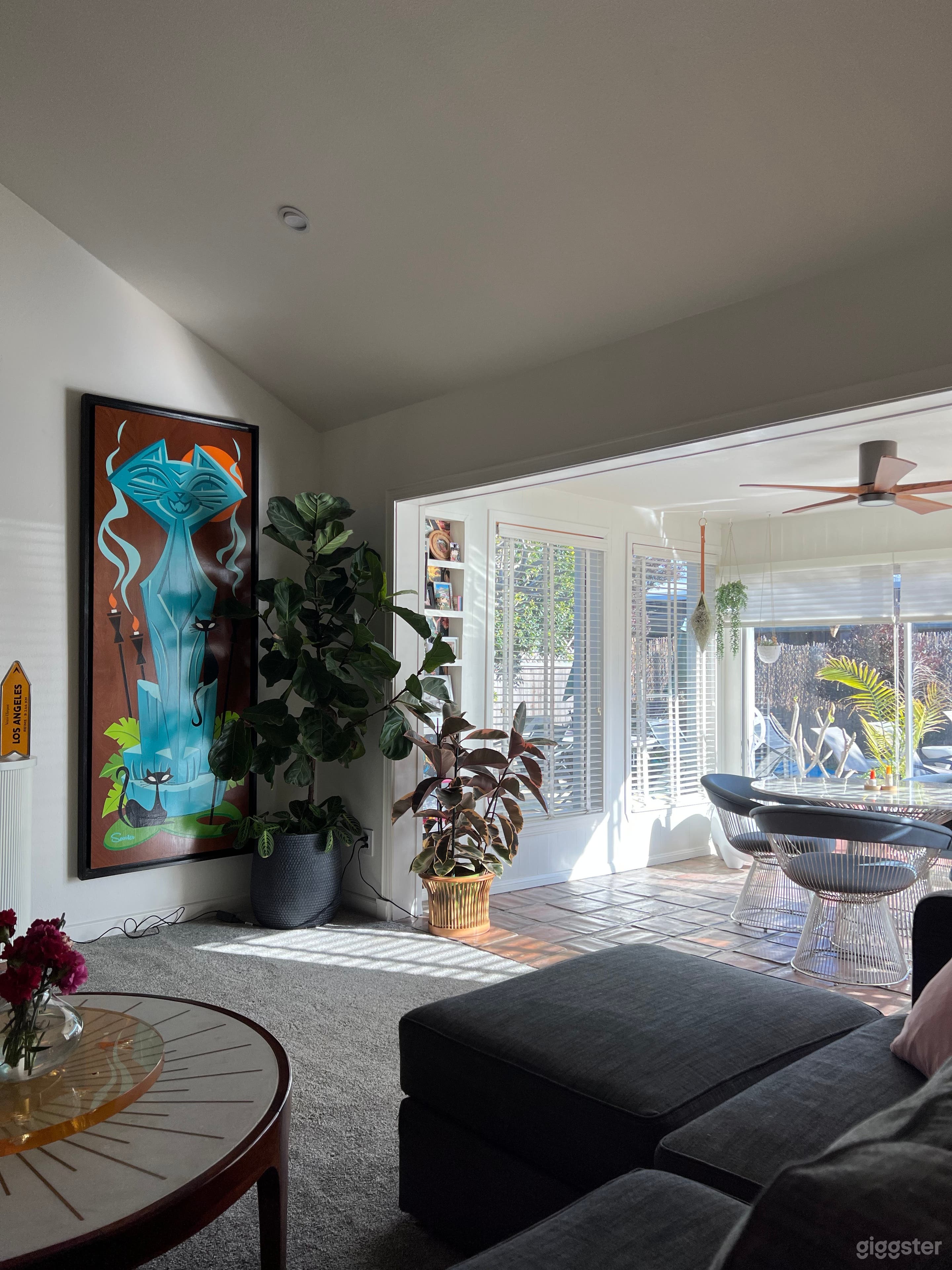 HB House - 70's Vibe Bright Light and Pool Photo 1