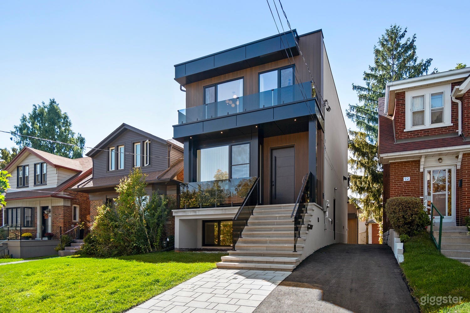 Airy, Minimalist Home Ideal for Shoots &amp; Productions Photo 1