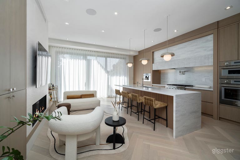  Airy, Minimalist Home Ideal for Shoots & Productions 