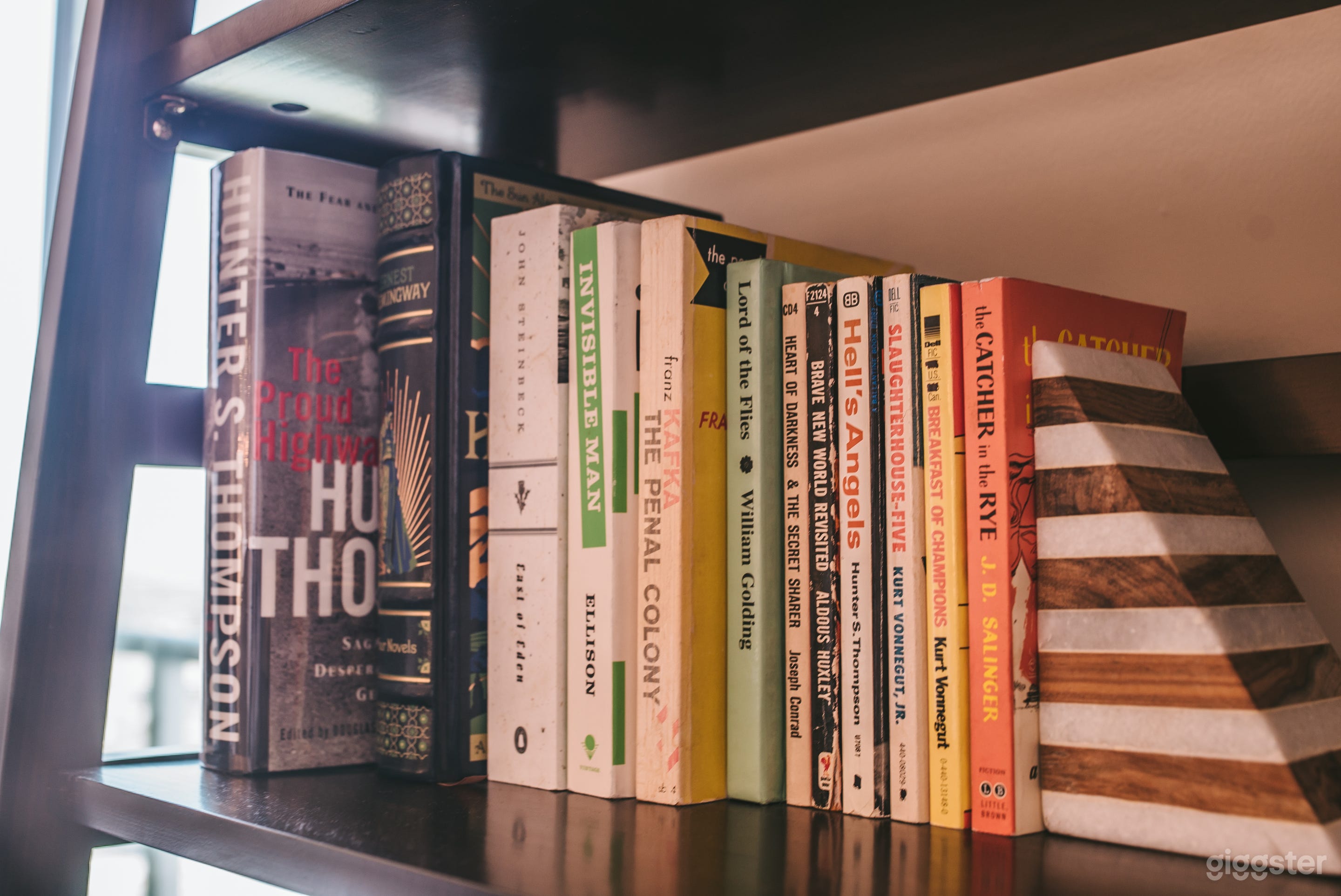 Mid Century High Rise Downtown Las Vegas Den Photo 3