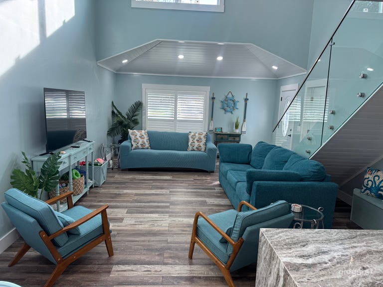  Modern 3/2 Townhouse across street from the beach 