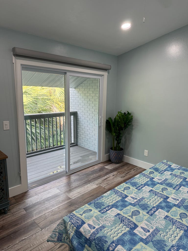  Modern 3/2 Townhouse across street from the beach 