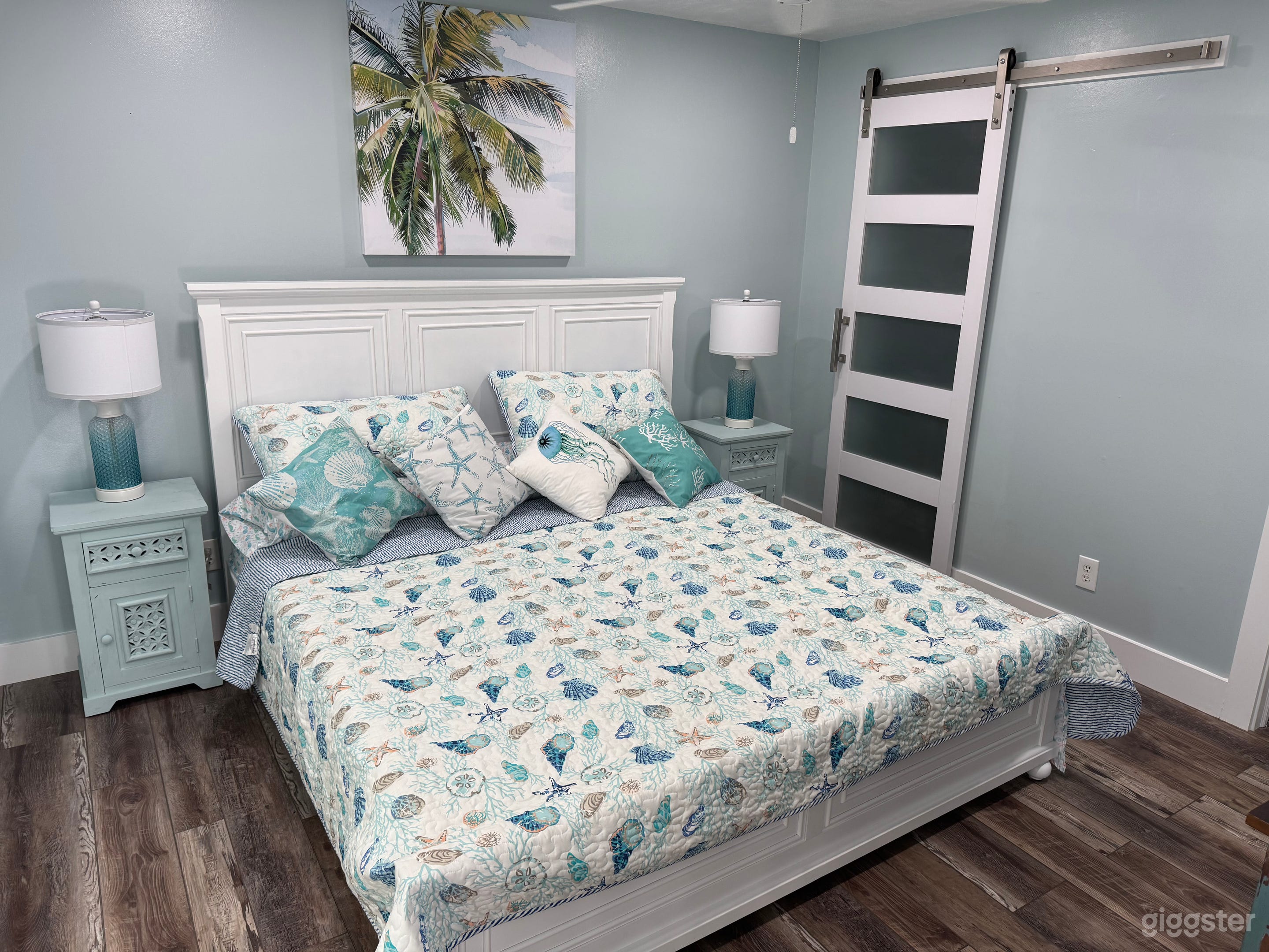 Modern 3/2 Townhouse across street from the beach Photo 4