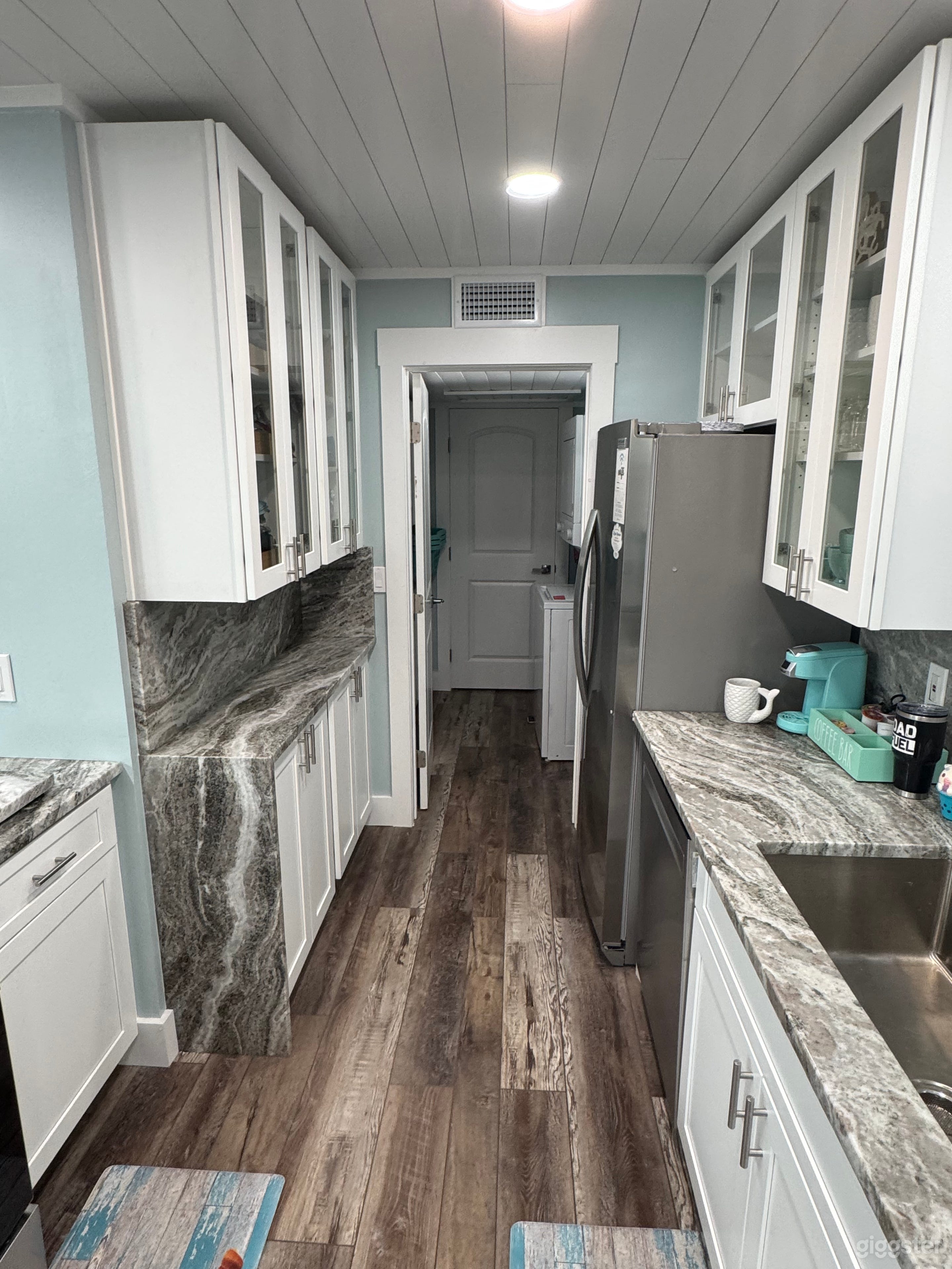 Modern 3/2 Townhouse across street from the beach Photo 2