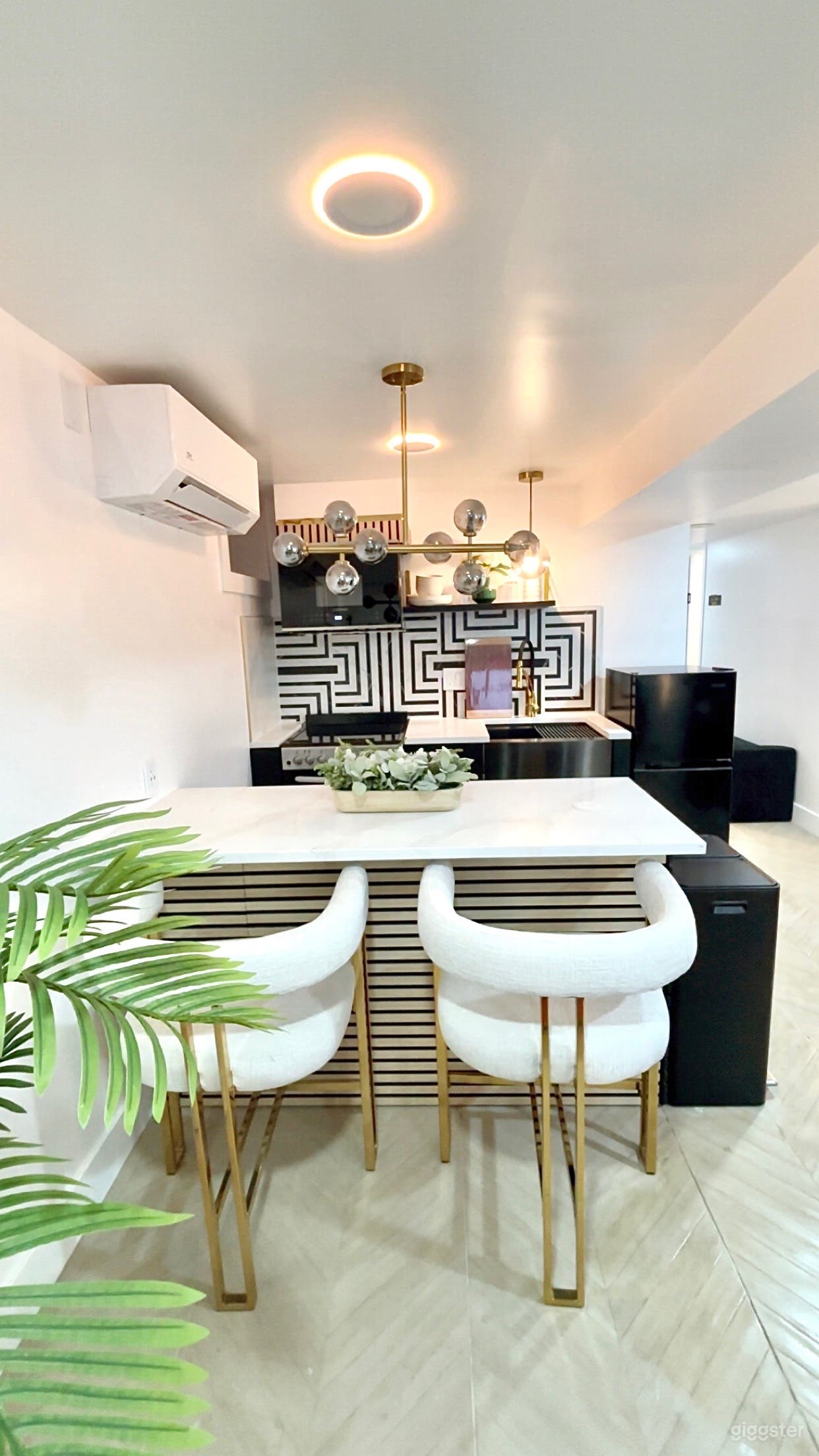 Luxury Home for Shoots, Content & Intimate Events Photo 1