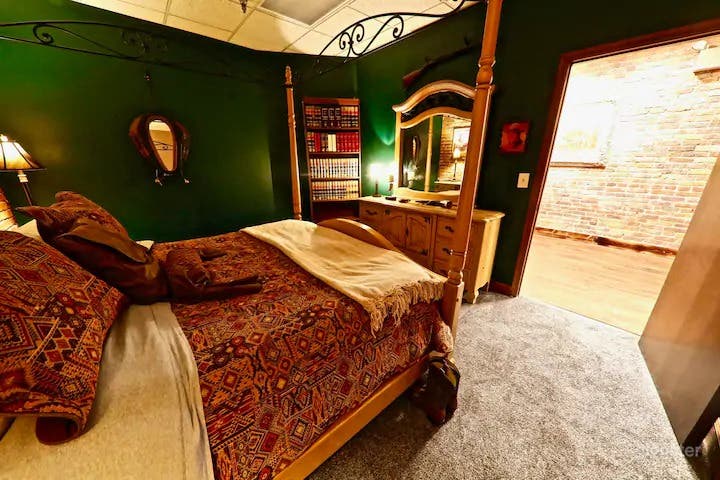  LUXURY DOWNTOWN! | STEAM ROOM | ART | | THEATRE |  