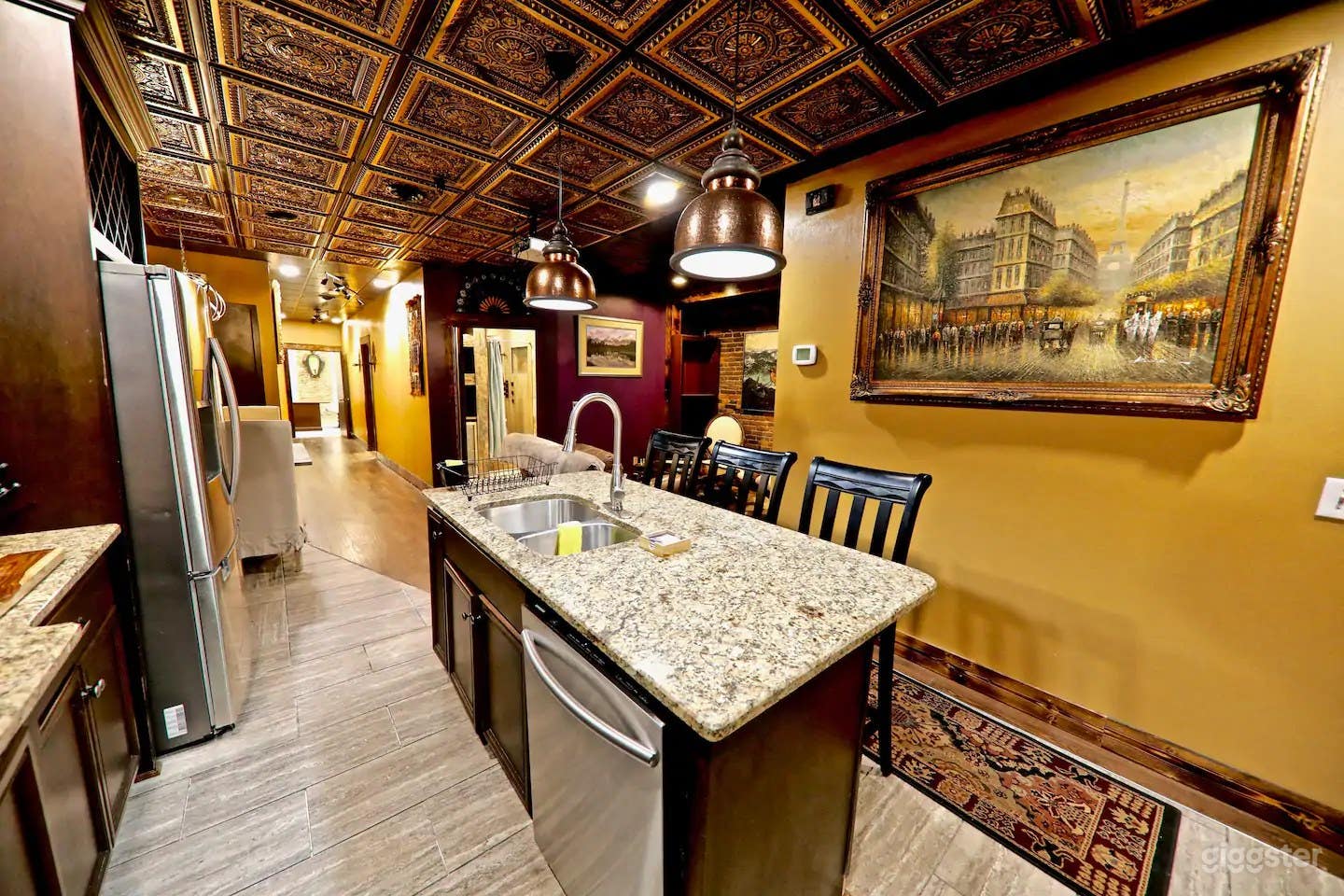 LUXURY DOWNTOWN! | STEAM ROOM | ART | | THEATRE |  Photo 2