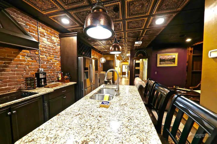  LUXURY DOWNTOWN! | STEAM ROOM | ART | | THEATRE |  