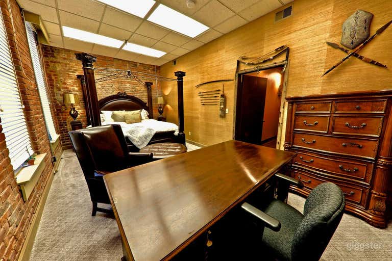  LUXURY DOWNTOWN! | STEAM ROOM | ART | | THEATRE |  