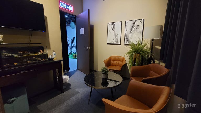  Our comfy waiting loung 