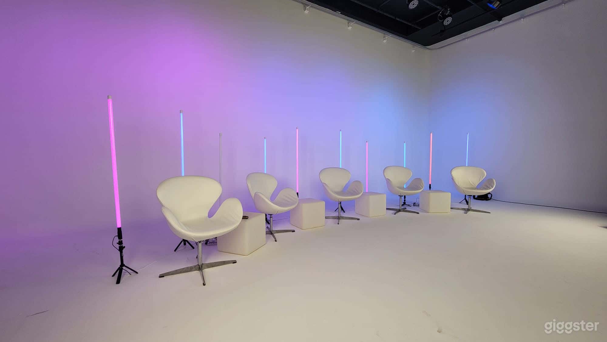 Pro-Grade Studio in SG with White CYC & Green Screen Photo 1