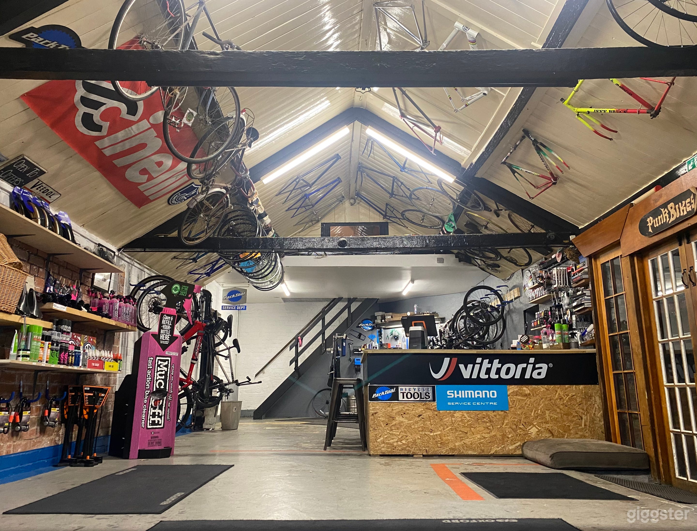 Bicycle Shop / Repair Workshop / Industrial Space Photo 1